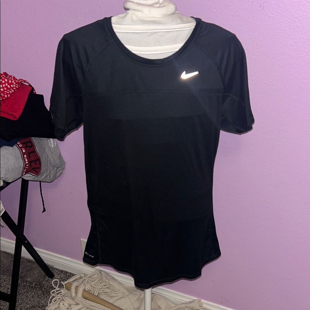 Nike Women's Black Short Sleeve Tee
